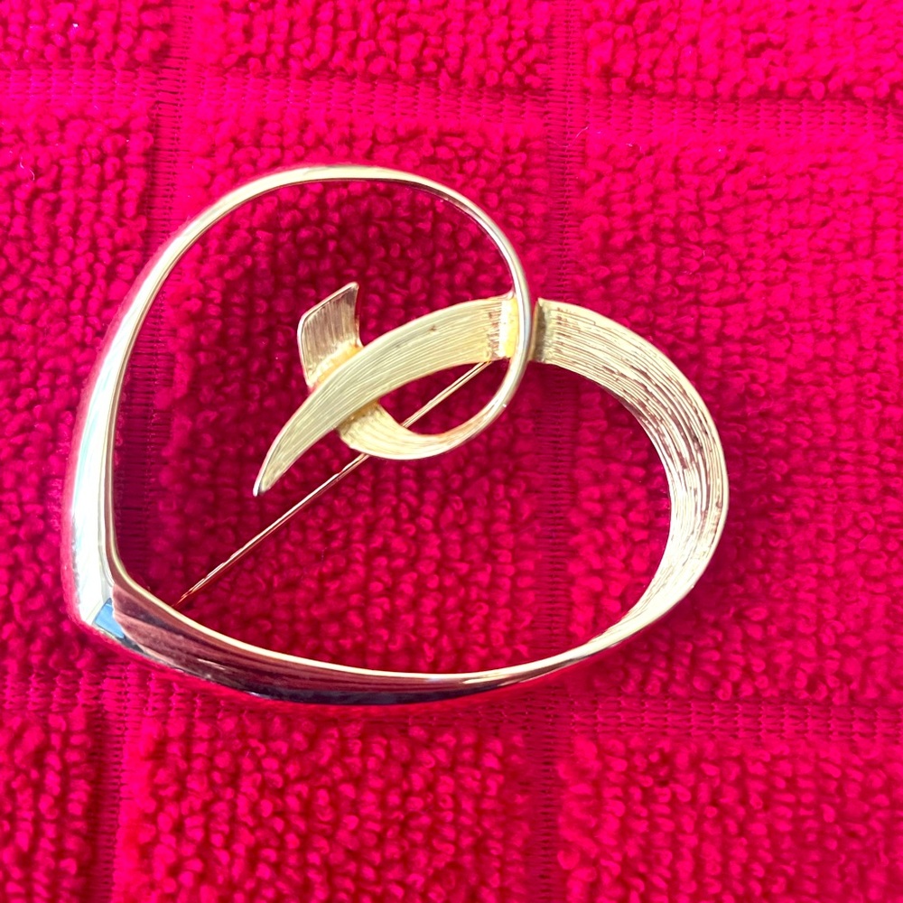 Brooch / Pin gold tone